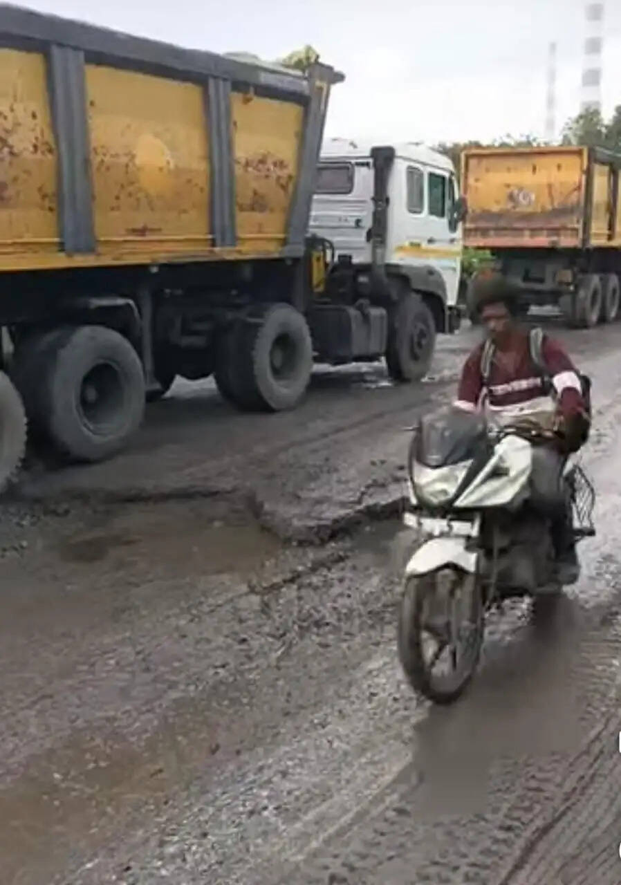 बालको-कोरबा भदरापारा मार्ग की बदहाल सड़क बनी हादसों का कारण, ऊंचे कलवर्ट से बढ़ा खतरा