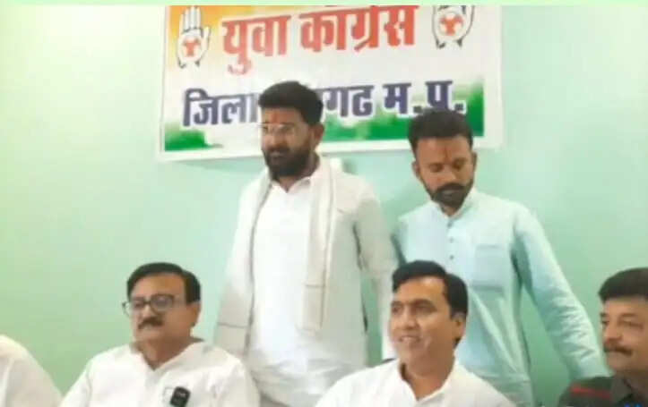 राजगढ़ः युवक कांग्रेस की प्रेसवार्ता में फूटा अंदरूनी असंतोष, नाराज पदाधिकारियों ने मंच पर ही जताया विरोध