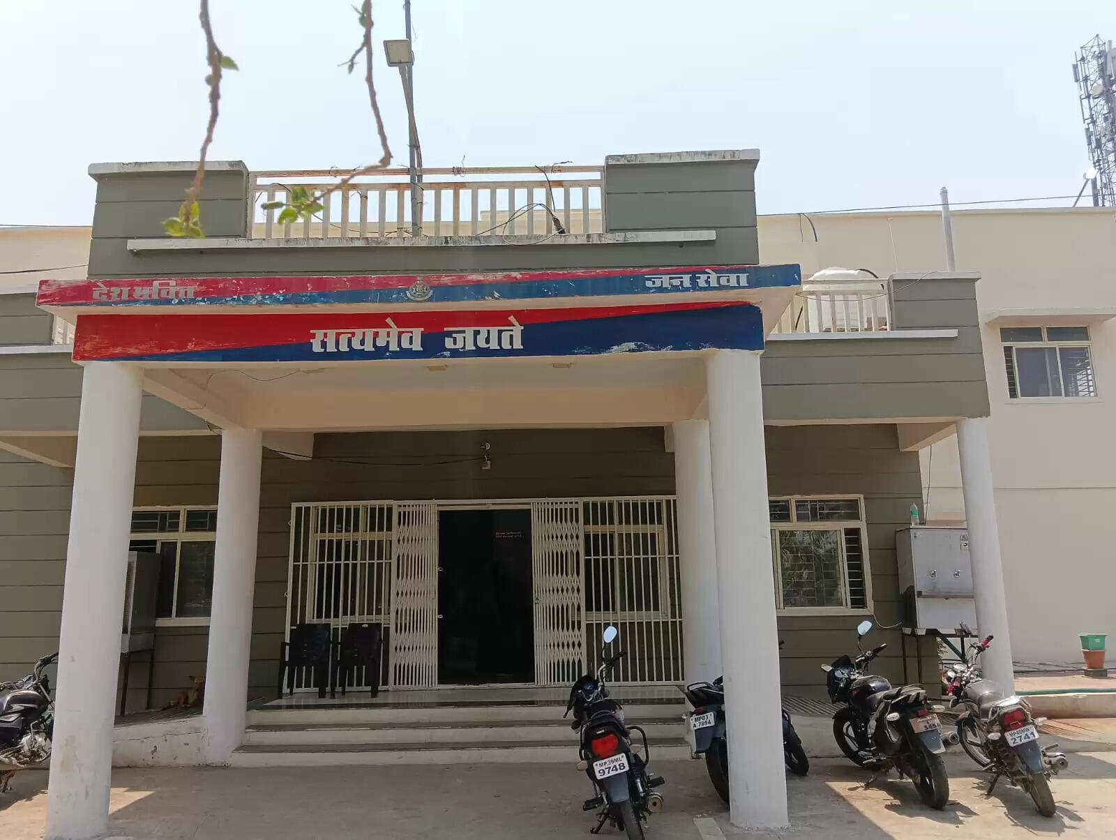 राजगढ़ःशादी में घोड़ी वालों ने लाठी- डंडों से वाहनों की तोड़फोड़,विरोध पर मारपीट