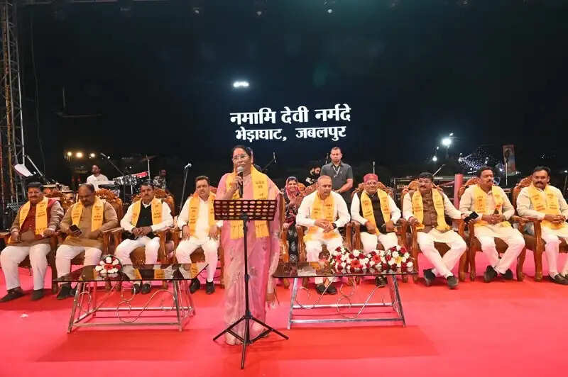 नर्मदा महोत्सवः भेड़ाघाट की संगमरमरी वादियों में बिखरे कला, संस्कृति, सुर और संगीत के रंग