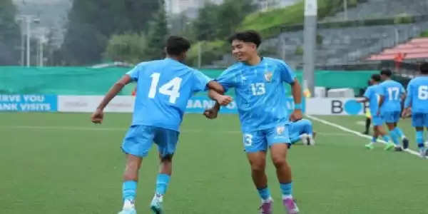 Indian team reached the final of SAFF Under-17 Football Championship, defeated Nepal 4-2 in the semi-finals.