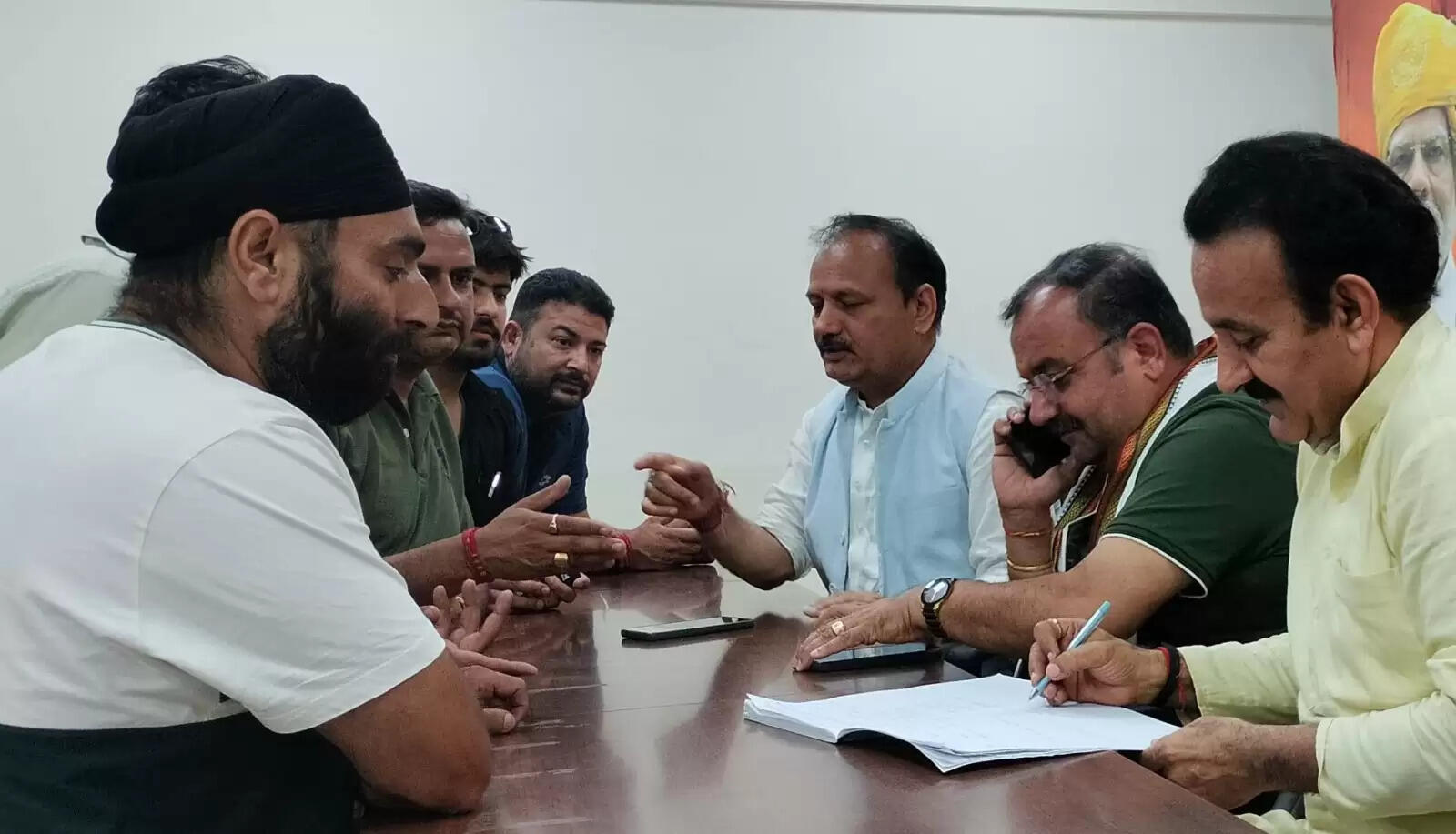 विक्रम रंधावा ने भाजपा मुख्यालय में लगाया जनता दरबार