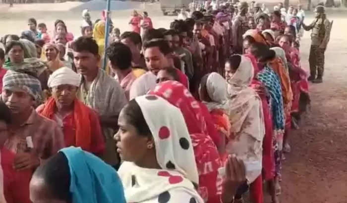 जगदलपुर : दो विस्फोट की घटना के साथ नक्सल गढ़ में सम्पूर्ण मतदान की प्रक्रिया शांतिपूर्ण रही