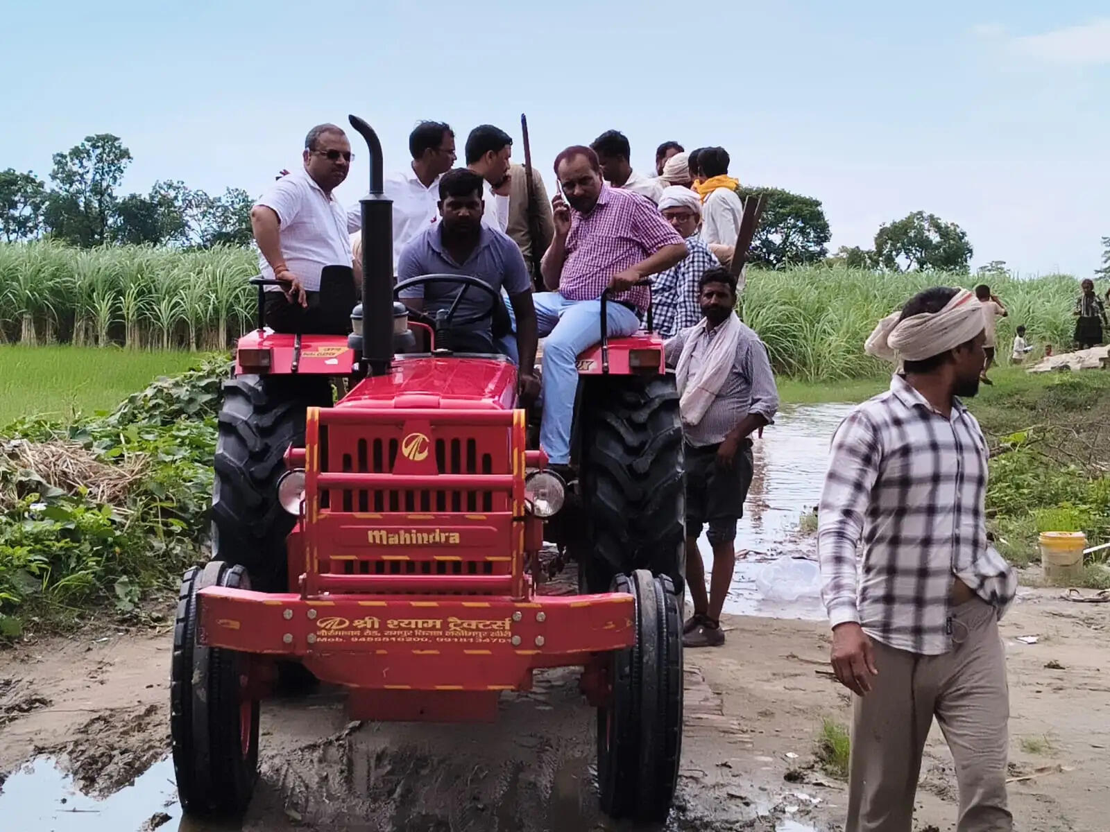 लखीमपुर खीरी : निघासन के नये व पुराने पुरैना गांव में बाढ़ का पानी घुसा, राहत कार्य में जुटा प्रशासन