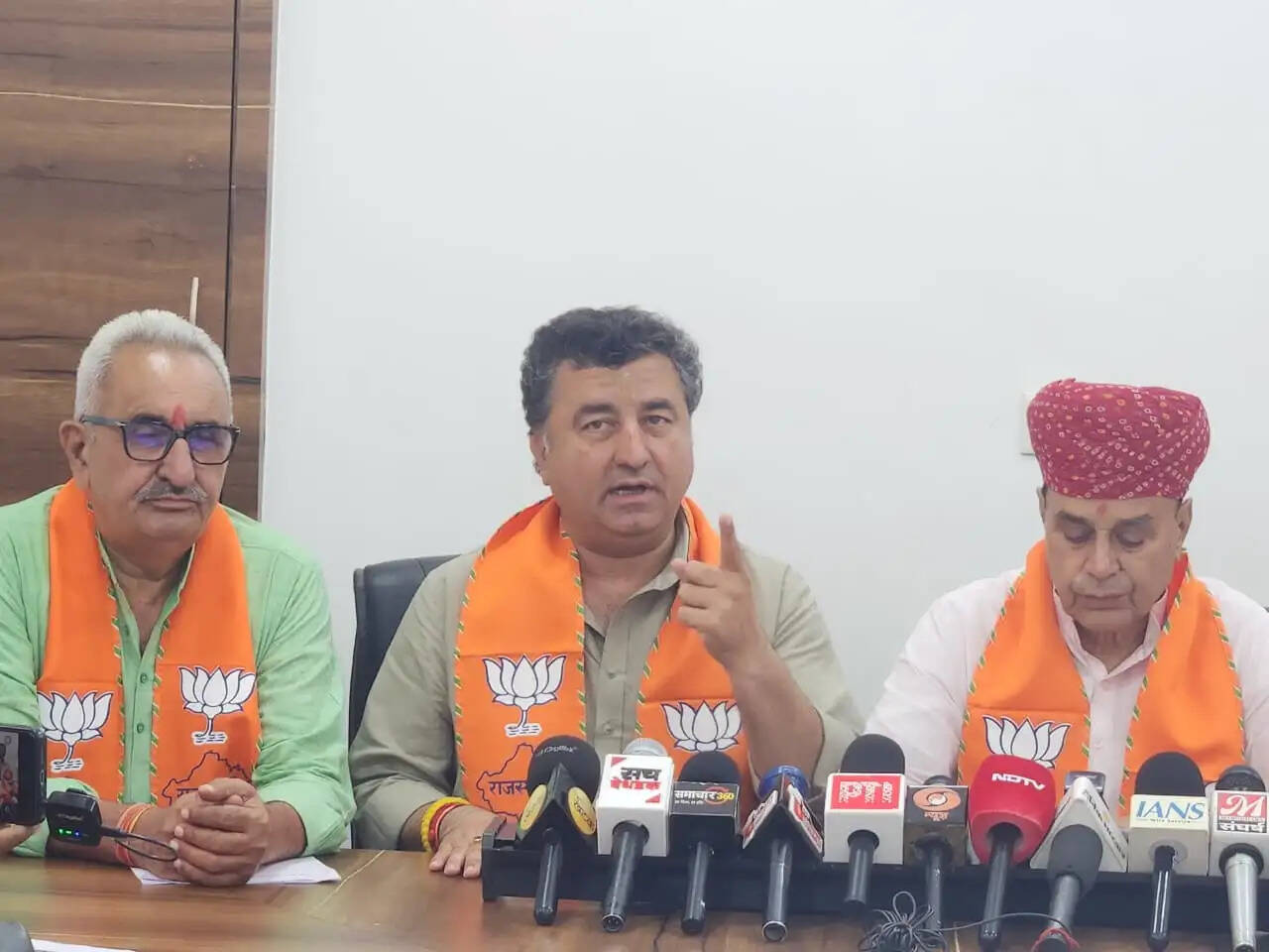 मोदी सरकार के 12 वर्ष सेवा, सुशासन और जनकल्याण के स्वर्णिम अध्याय - संसदीय कार्य मंत्री&nbsp;जोगाराम पटेल