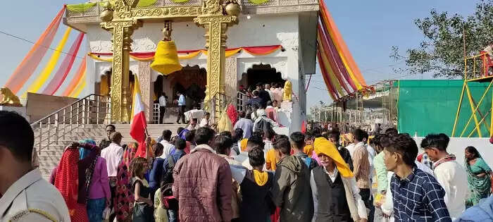 रतनगढ़ माता मंदिर पर उमड़ा जन सैलाव, लाखो श्रृद्धालुओं ने दर्शन किए