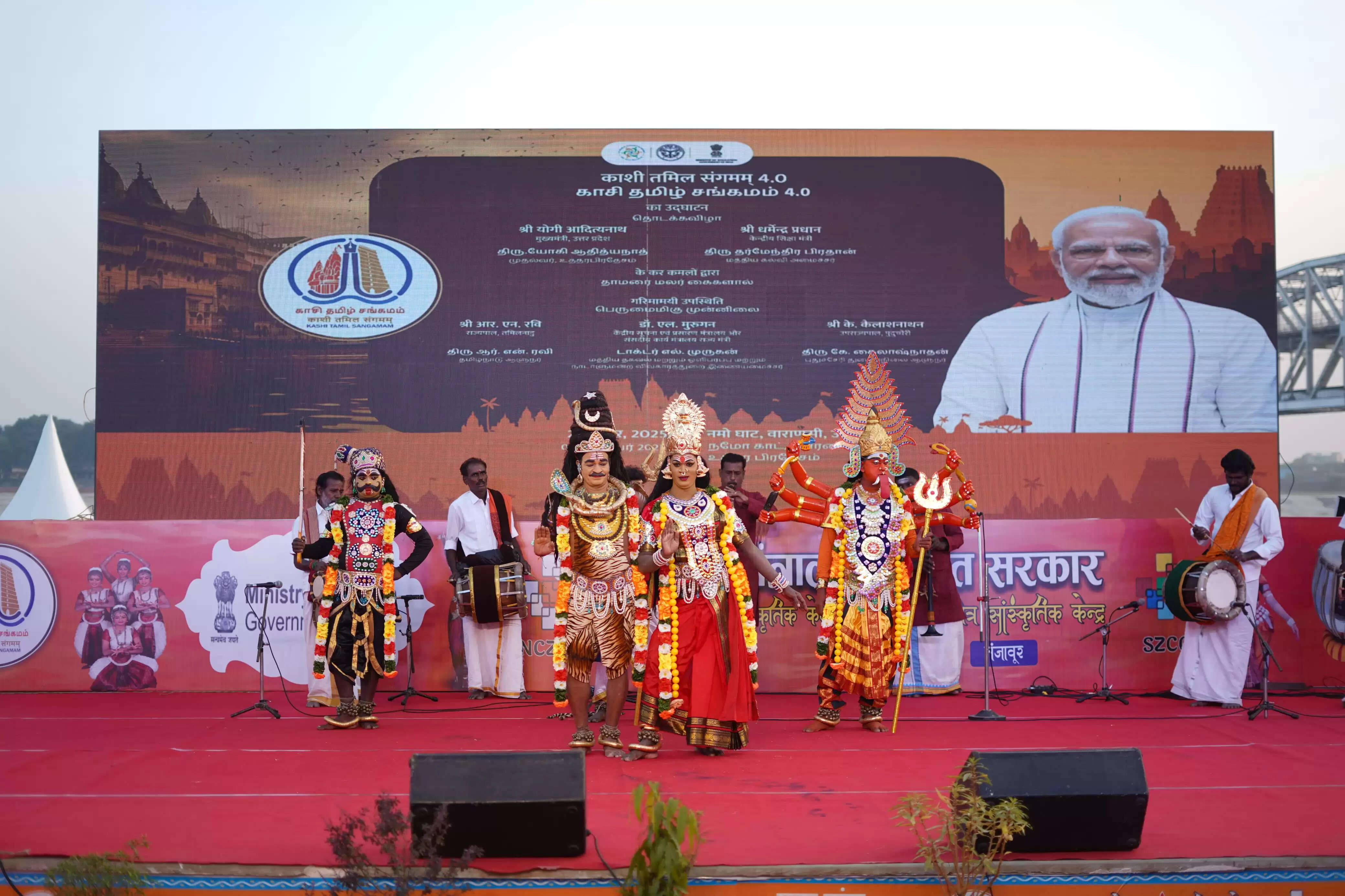 काशी तमिल संगमम 4.0 के सांस्कृतिक संध्या में नमोघाट के मुक्ताकाशी प्रांगण में झूमे मेहमान