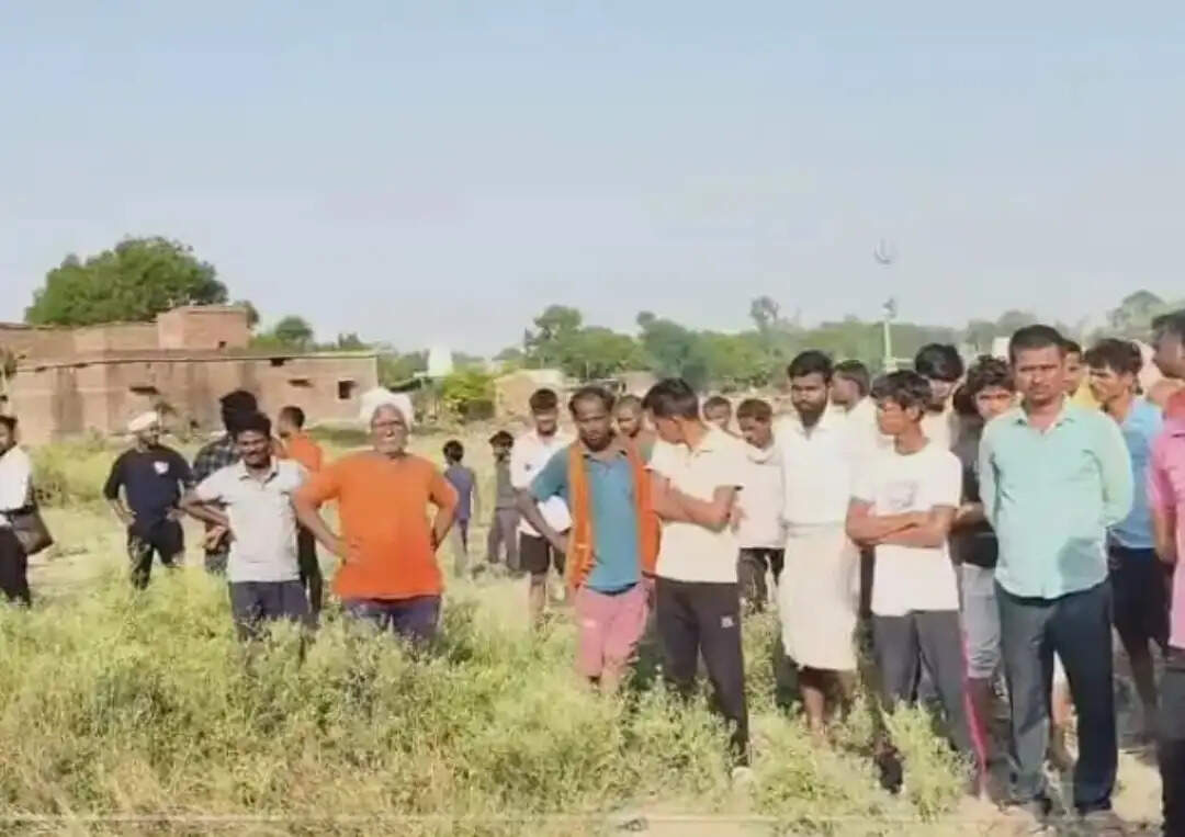 खेत में मिला युवक का शव, एक दिन पहले हुआ था विवाद, जांच में जुटी पुलिस