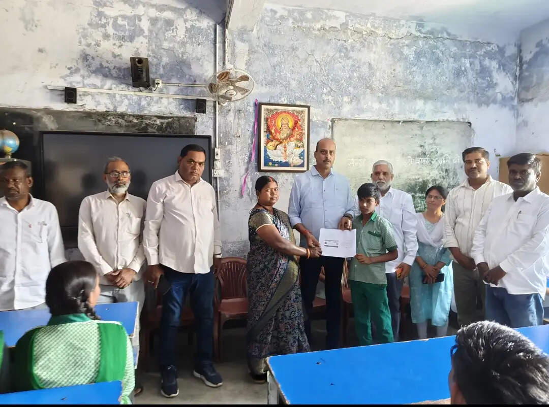 बागबेड़ा के सरकारी स्कूल में 80 बच्चों को मिला आयुष्मान भारत कार्ड