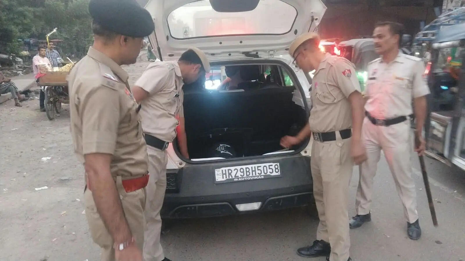 फरीदाबाद : यातायात नियम तोडऩे वालों पर पुलिस का शिकंजा, 690 चालान किए