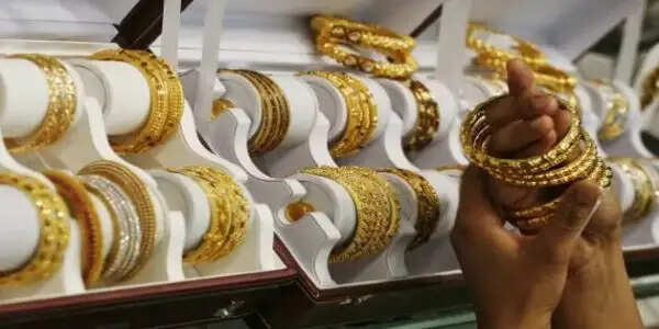 अमेरिका व चीन की तनातनी से शिखर पर पहुंचा सोना, चांदी की भी बढ़ी चमक