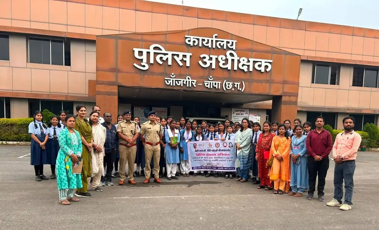 बेटी बचाओ बेटी पढ़ाओ योजना : बालिकाओं को कराया गया शासकीय कार्यालयों का भ्रमण