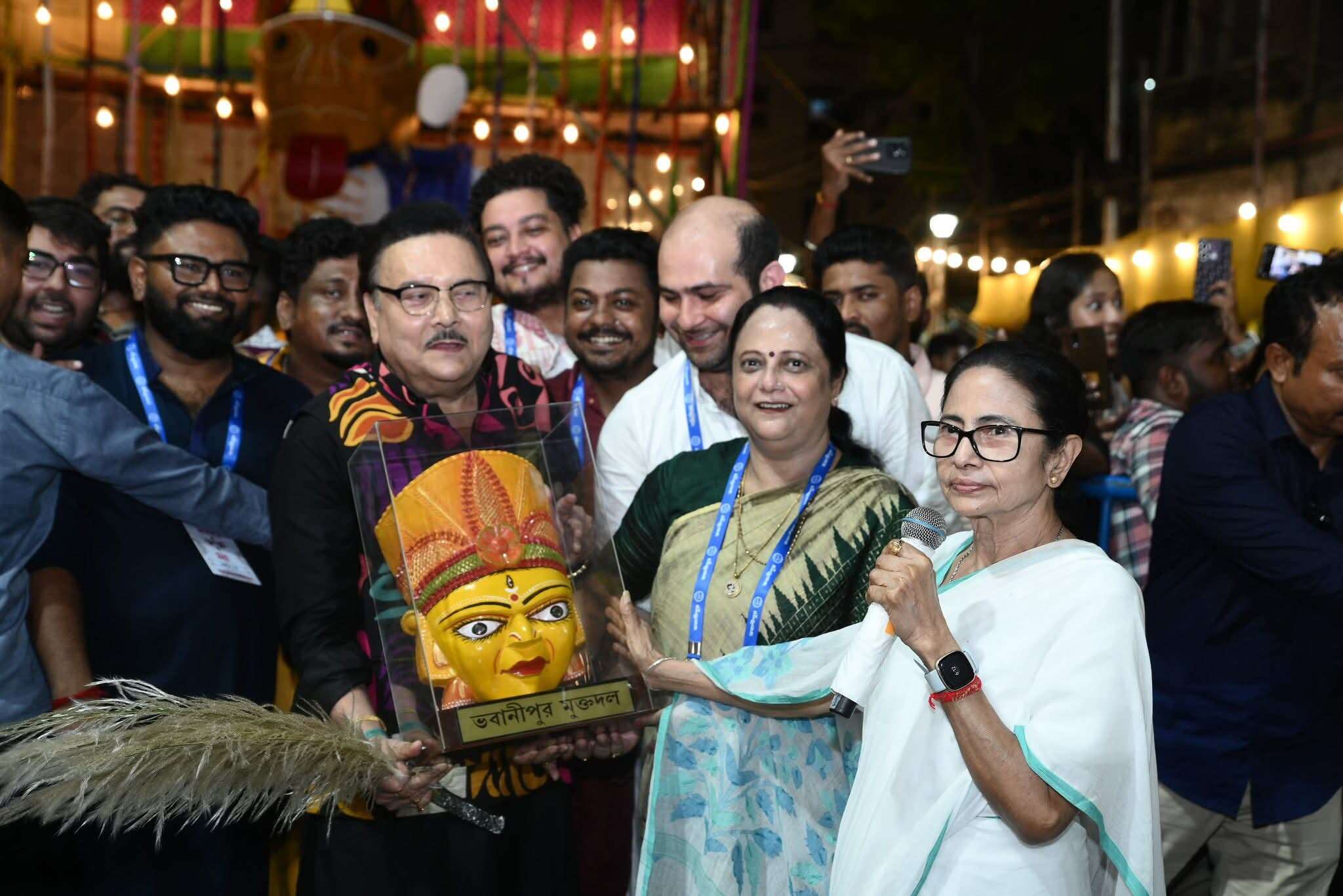 पश्चिम बंगाल के दुर्गा पंडाल में टीएमसी विधायक ने गाया मदीना-काबा का गीत, भाजपा ने साधा निशाना