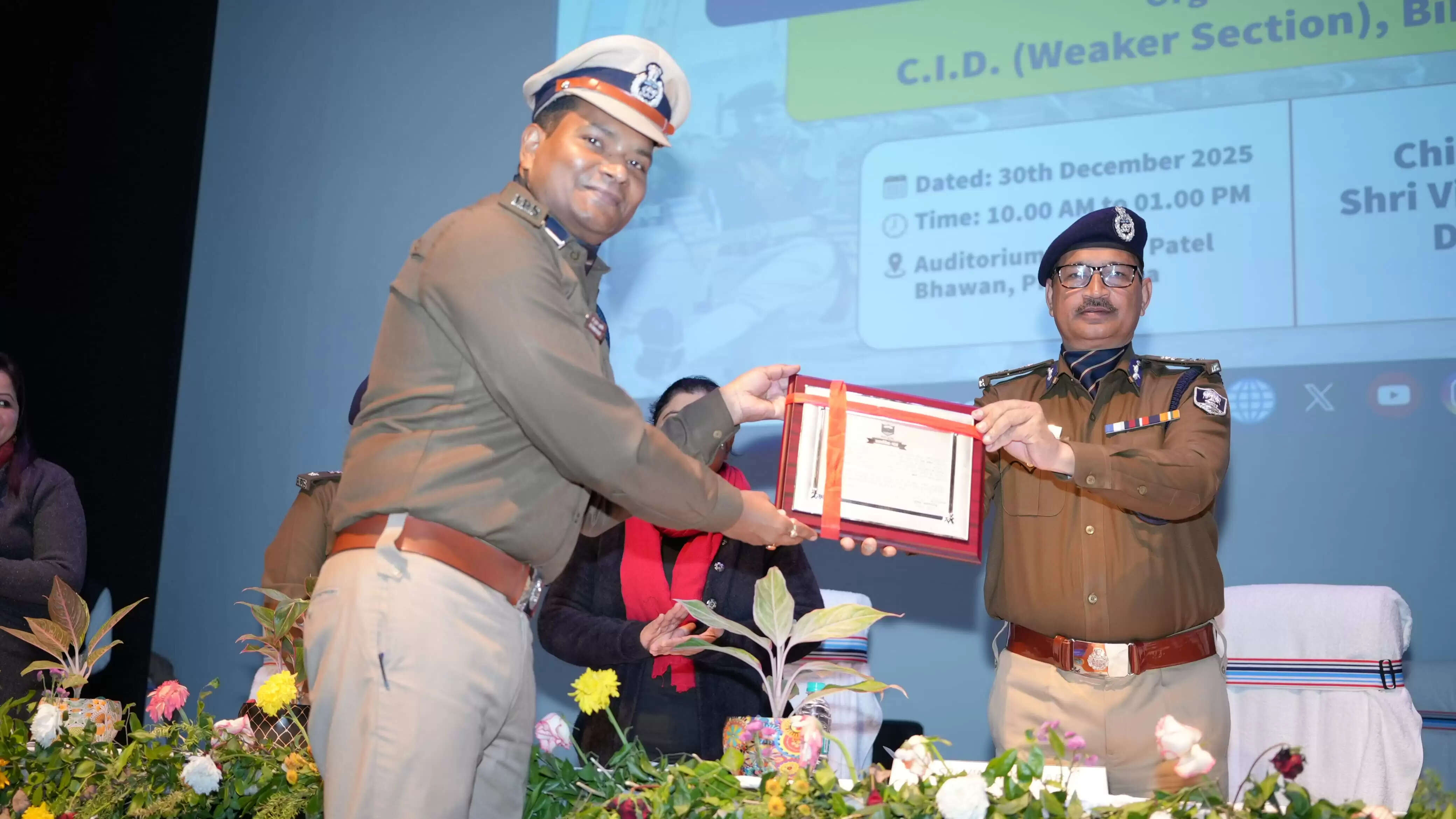 सारण को मिला राज्य में प्रथम स्थान एसएसपी डॉ कुमार आशीष हुए सम्मानित