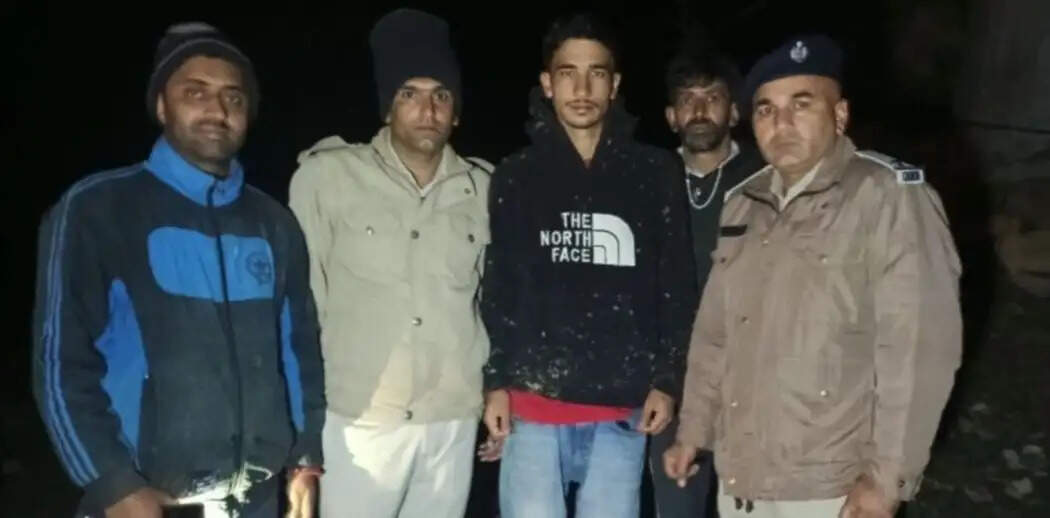 चूड़धार के जंगल में रास्ता भटके दो व्यक्ति, शिमला पुलिस ने रातभर रेस्क्यू ऑपरेशन चलाकर ढूंढ निकाला