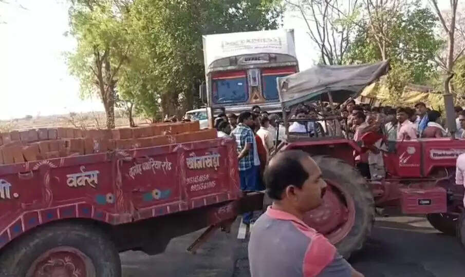 दमोहः बेकाबू ट्रक एक घर में घुसा, दो लोगों की मौत