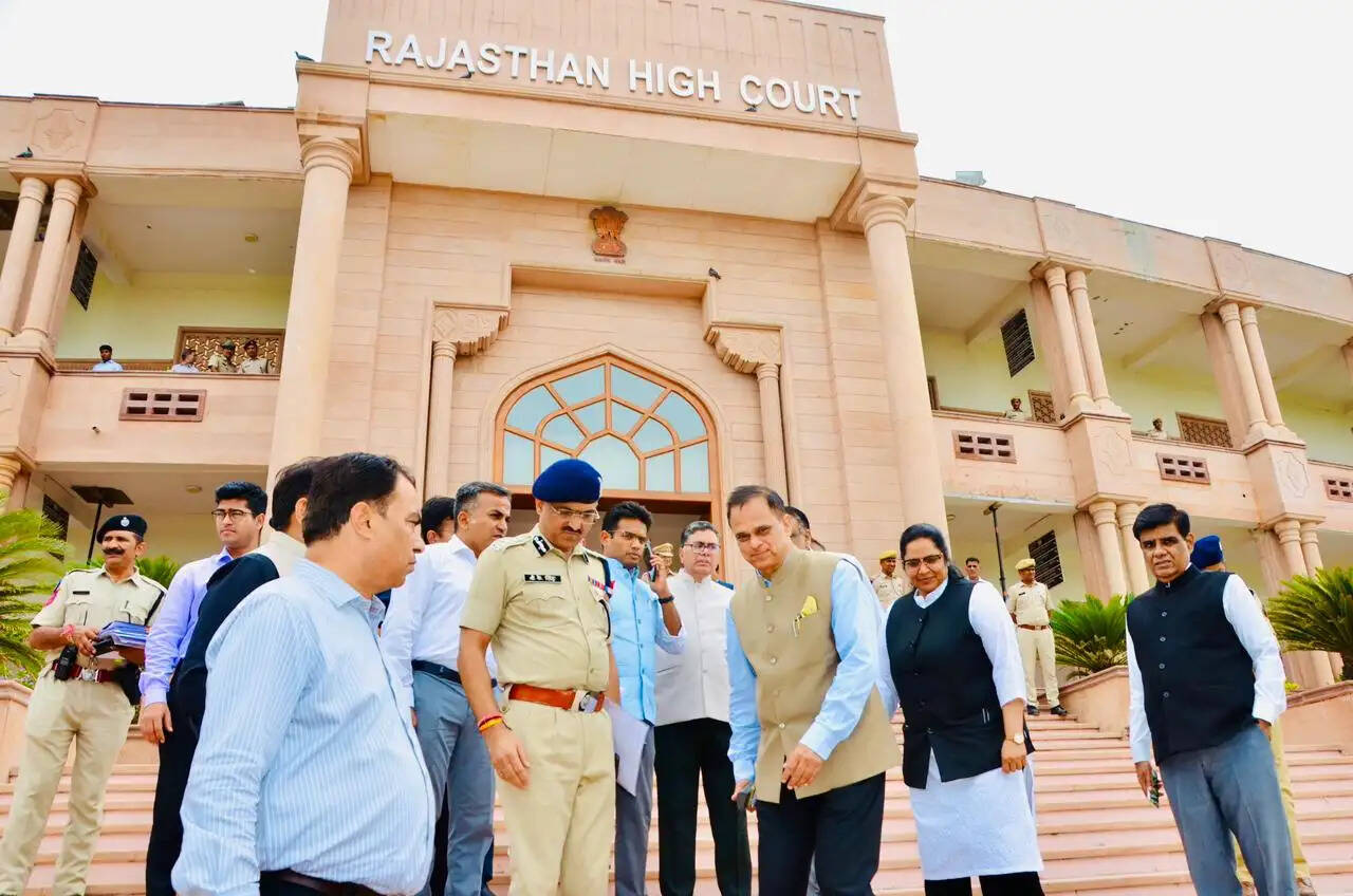 मुख्य सचिव ने किया उम्मेद अस्पताल व हाईकोर्ट भवन का निरीक्षण