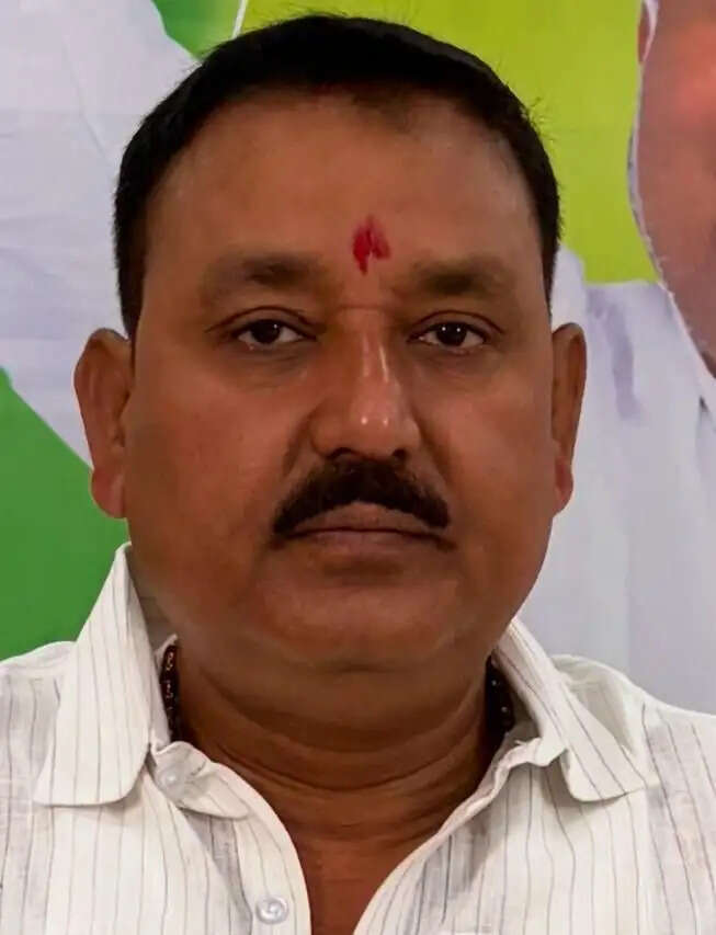 नीतीश की नींव, सम्राट की उड़ान: नवल शर्मा