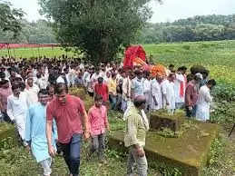 हरदा : पंच तत्व में विलीन हुए मकडाई राजघराने के राजा कुंअर अजय शाह, केन्द्रीय मंत्री समेत बड़ी संख्या में शामिल हुए लाेग