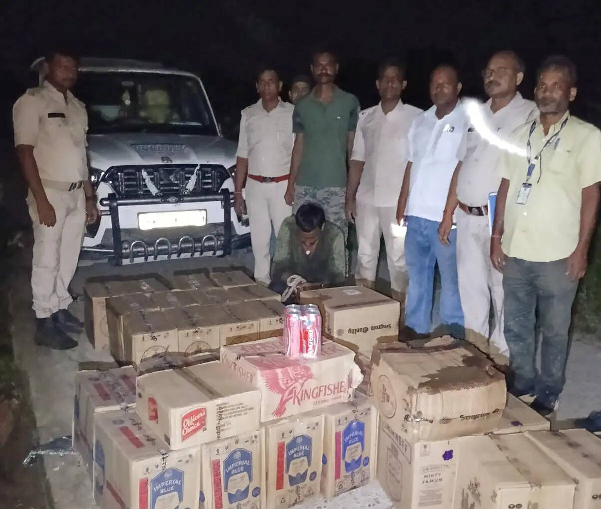 भारी मात्रा में विदेशी शराब लदी स्कॉर्पियो जब्त, तीन आरोपित हवालात में