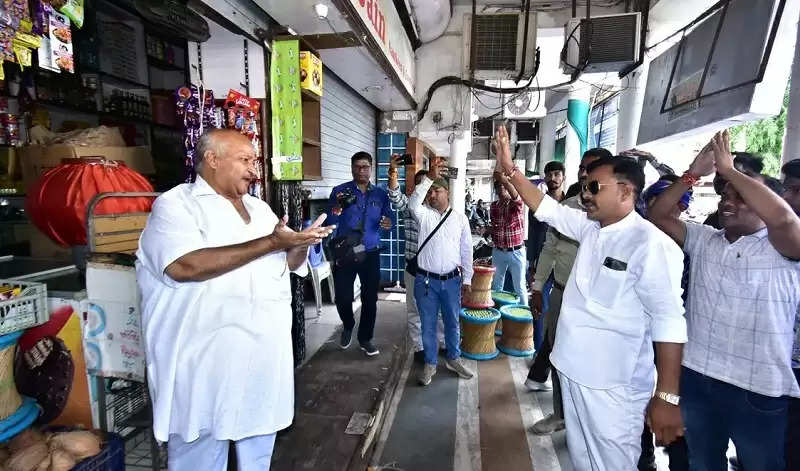 मध्य प्रदेश में भारत बंद का मिला-जुला असर, उज्‍जैन में बंद करवाई दुकान, ग्‍वालियर में स्‍कूल बंद