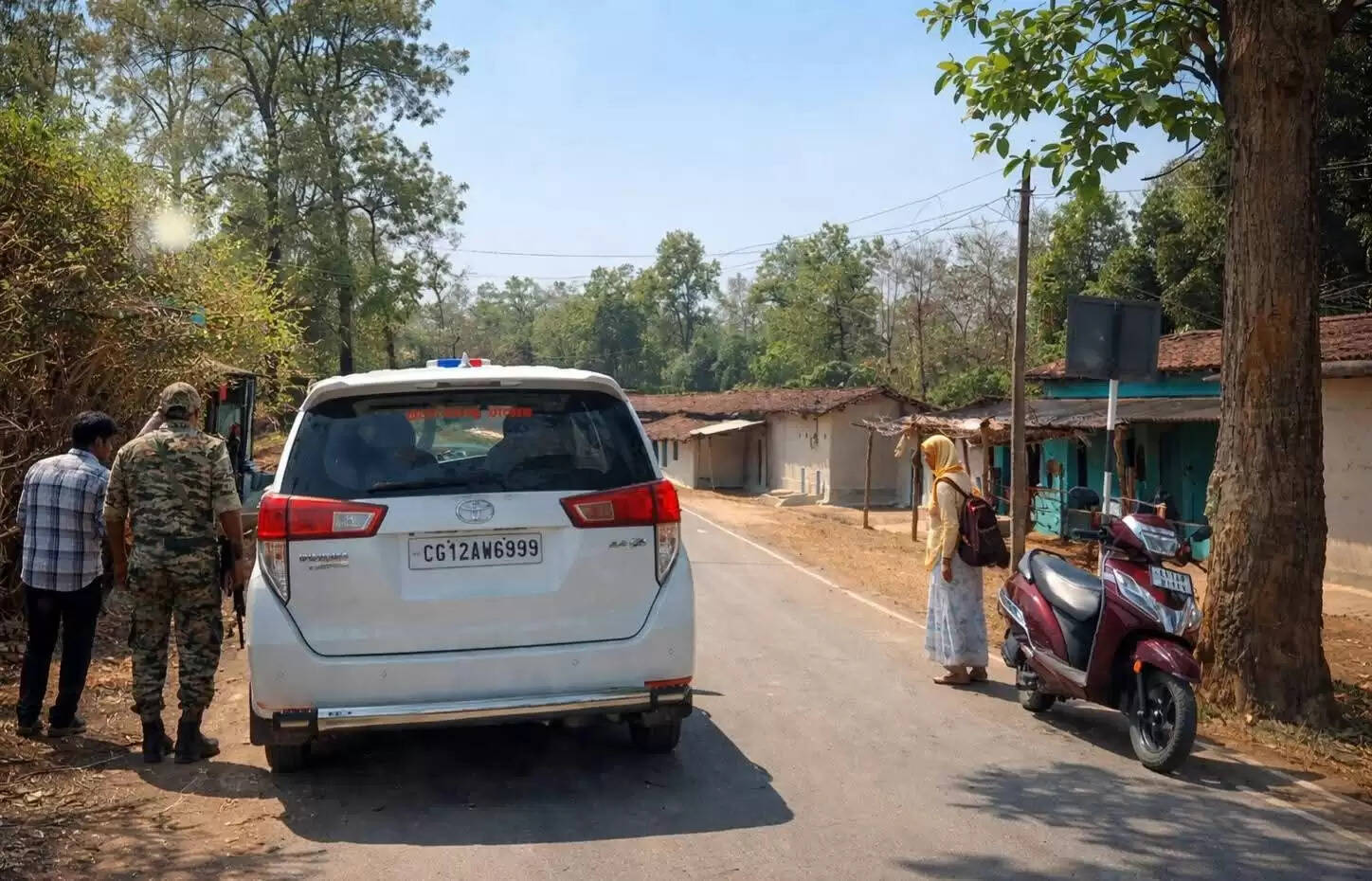 कोरबा: एक इशारे पर रुकी कलेक्टर की कार, सड़क पर ही सुनी महिला की पीड़ा