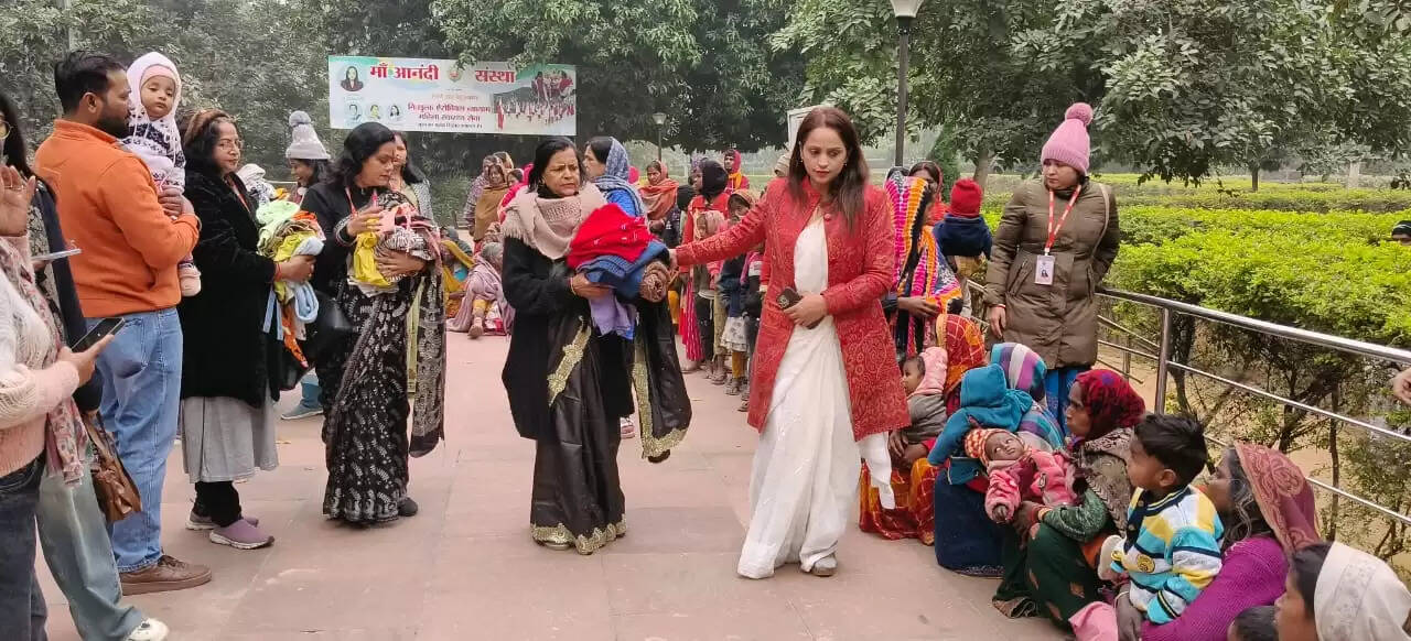 जरूरतमंदों के बीच कंबल एवं गर्म कपड़े का वितरण