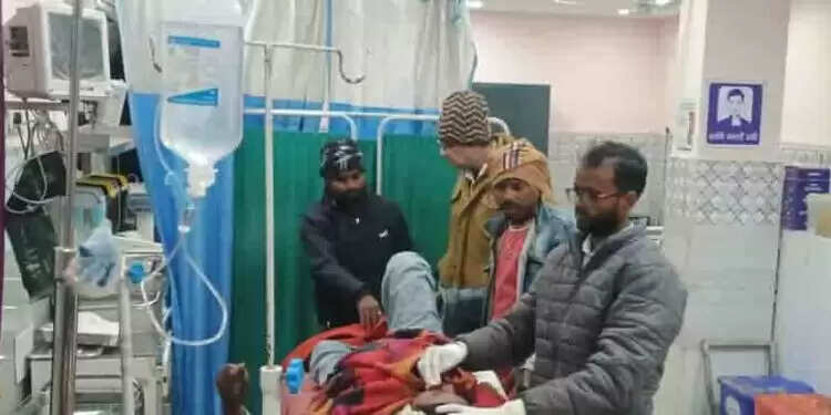 सड़क दुर्घटना में युवती की मौत, तीन घायल