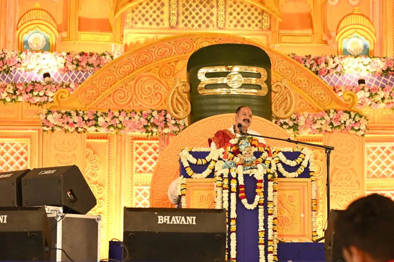 कलयुग में तपस्या कम और समस्याएं ज्यादा हो गई है : पंडित प्रदीप मिश्रा