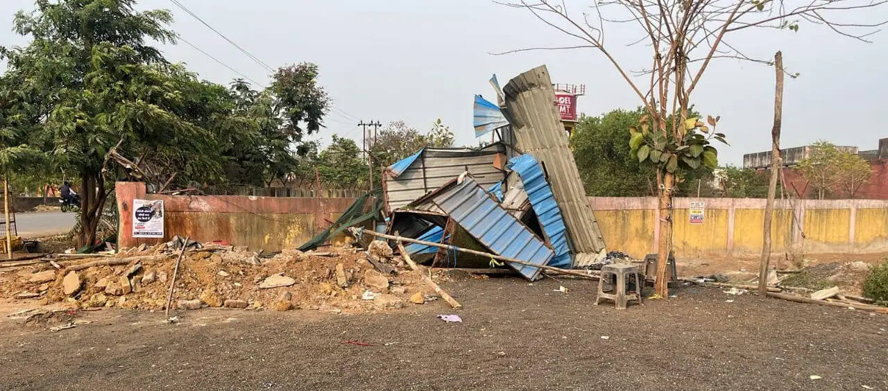 जांजगीर-चांपा में नेशनल हाईवे पर अवैध कब्जों पर कार्रवाई, कई चौक से हटाया अतिक्रमण