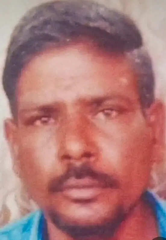 युवक की संदिग्ध मौत, परिजनों ने हत्या का लगाया आरोप, पुलिस बोली- शराब और धूप बनी मौत की वजह