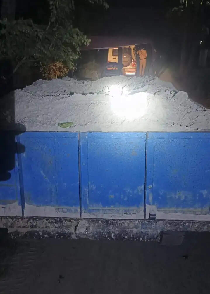 अवैध बालू कारोबार पर पुलिस का शिकंजा, दो ट्रैक्टर-ट्रॉली जब्त