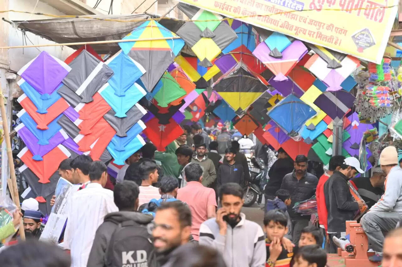 पतंग—मांझा और चरखी से सजा जयपुर: बुधवार को मकर संक्रांति पर छतें बनेंगी अखाड़ा