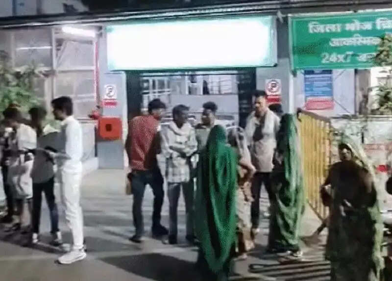 मध्य प्रदेश के धार में मजदूरों से भरा पिकअप वाहन पलटा, 12 की मौत, 13 घायल