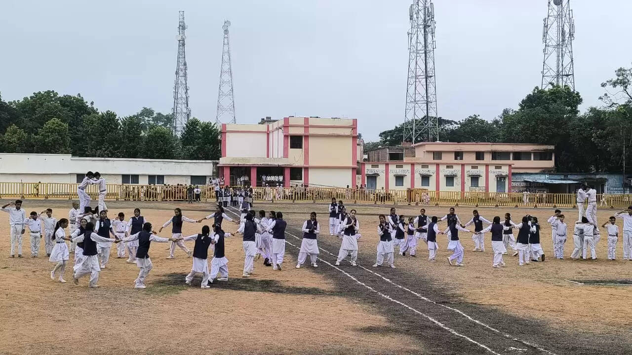 अनूपपुर: 79 वें स्वतंत्रता दिवस: फुल ड्रेस रिहर्सल में विद्यार्थियों ने दी सांस्कृतिक कार्यक्रम की प्रस्तुति