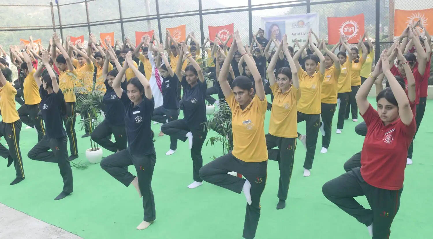 योग सप्ताह : एक पेड़ माता-पिता के नाम अभियान दौरान किया वृक्षारोपण