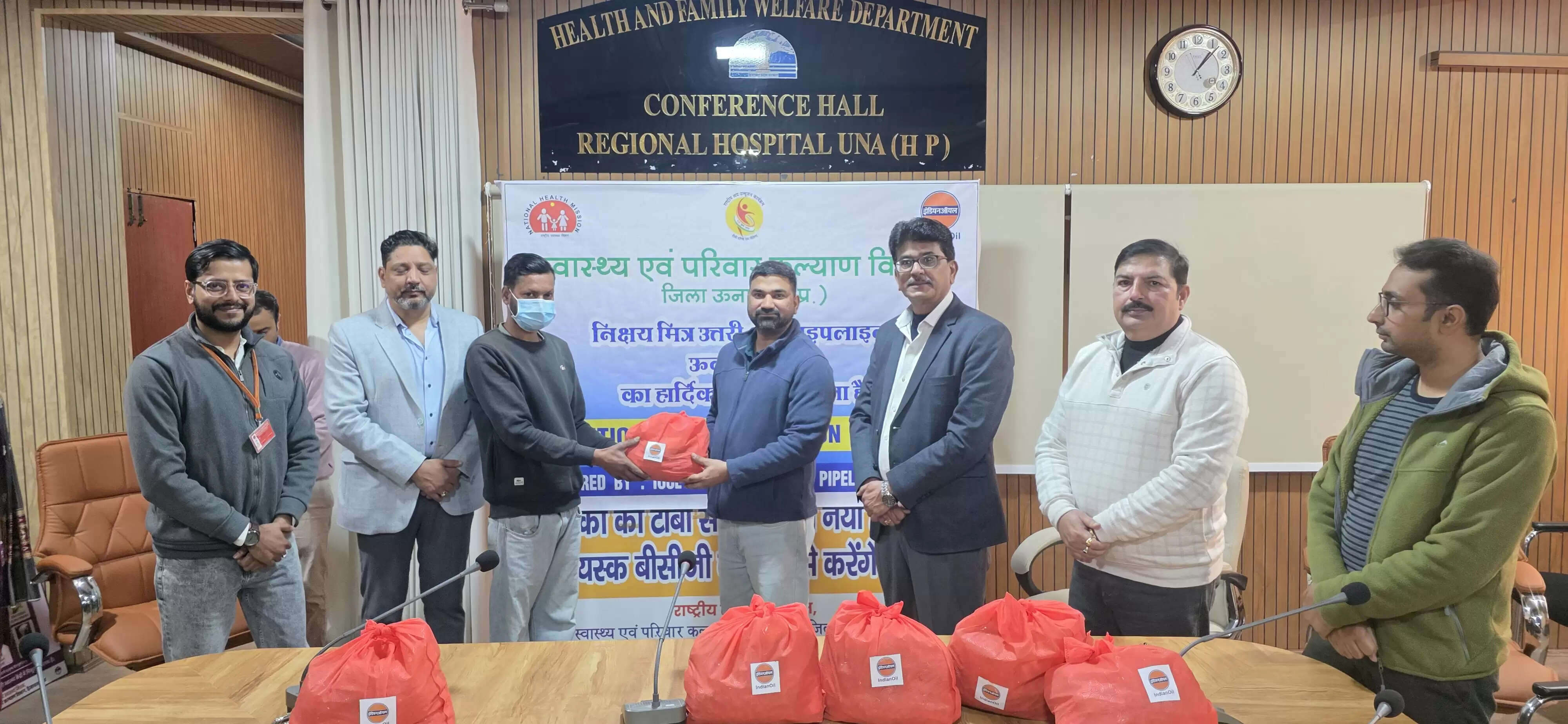 टीबी मरीजों को इंडियन ऑयल ने दी 120 किटें