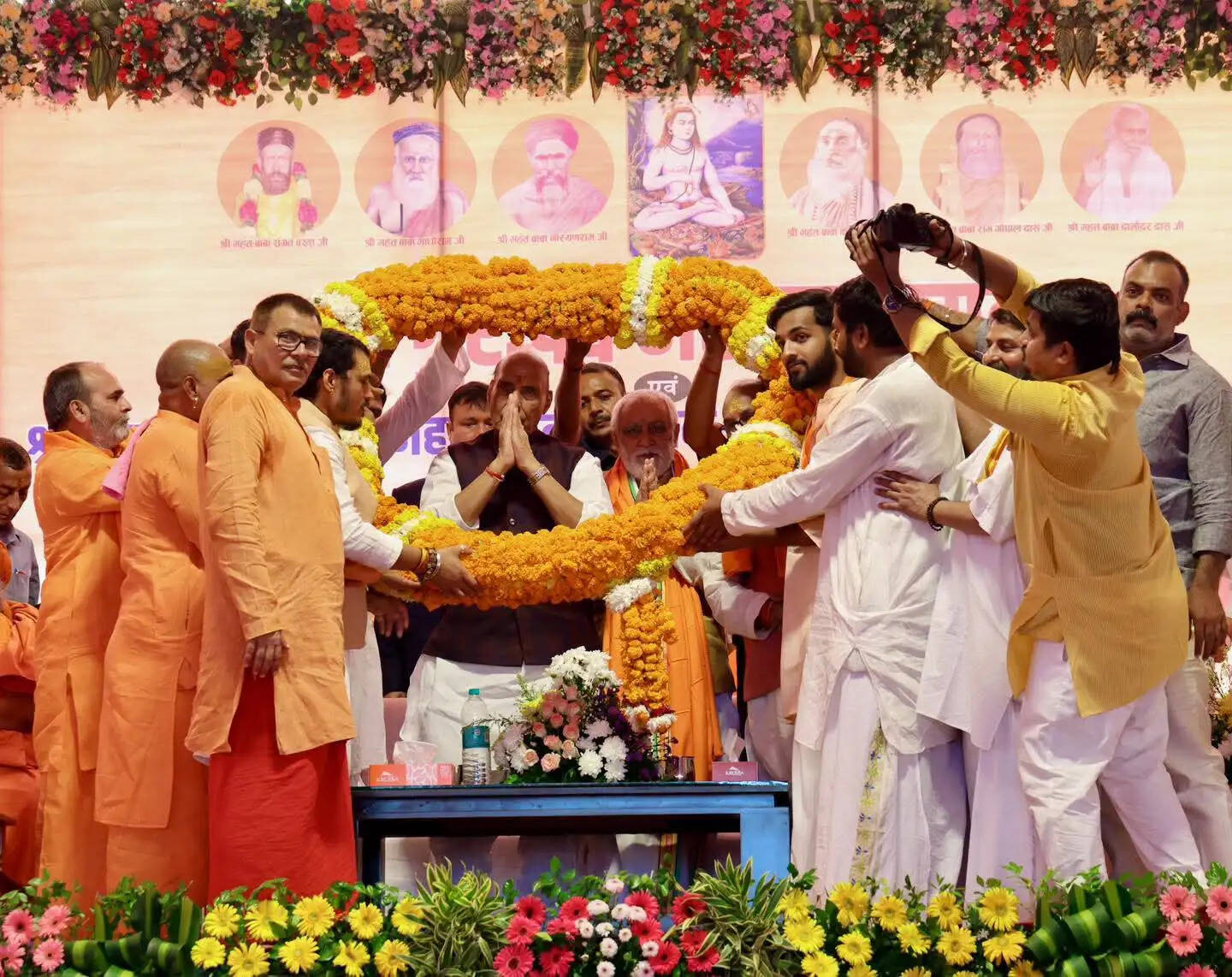 उदासीन परंपरा सनातन धर्म की जीवंत धारा है : राजनाथ सिंह
