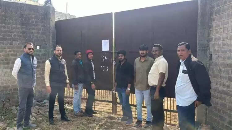 रायपुर : नगर निगम ने छह व्‍यावसाय‍िक पर‍िसरों काे क‍िया सील