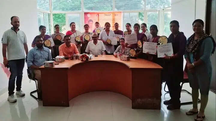 भोपालः विश्व जनसंख्या दिवस पर परिवार कल्याण में उत्कृष्ट कार्य करने वाले कार्यकर्ता हुए सम्मानित