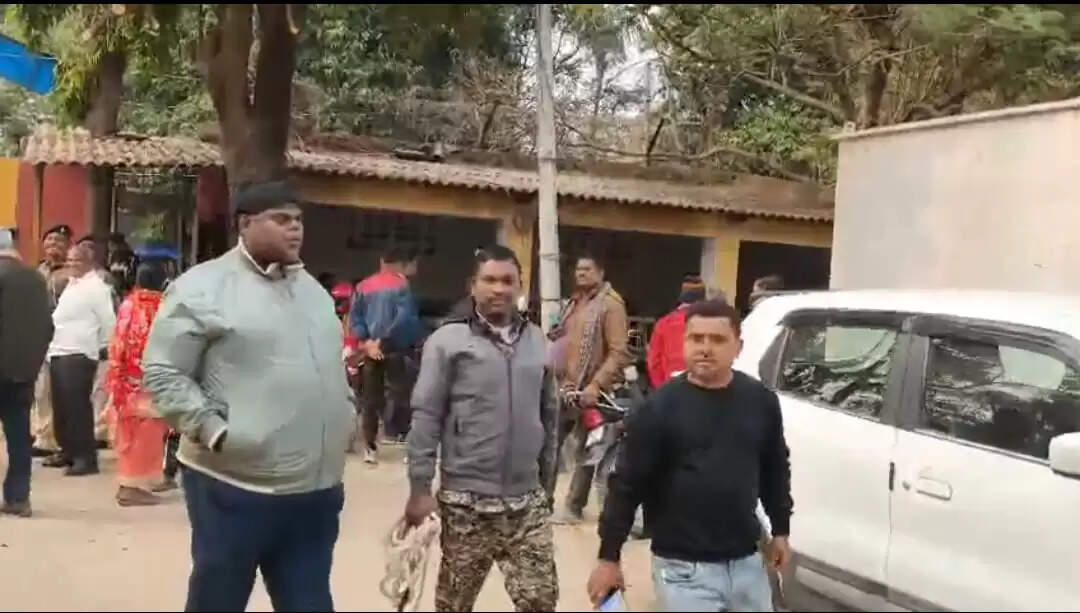 मेगा अस्पताल चोरी मामले में पांच चोर गिरफ्तार