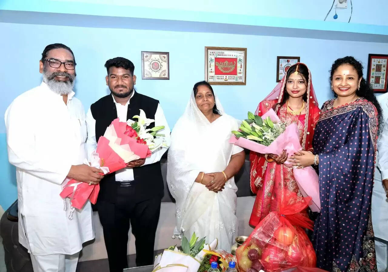 (अपडेट ) प्रीतिभोज में शामिल हुये मुख्यमंत्री हेमंत सोरेन