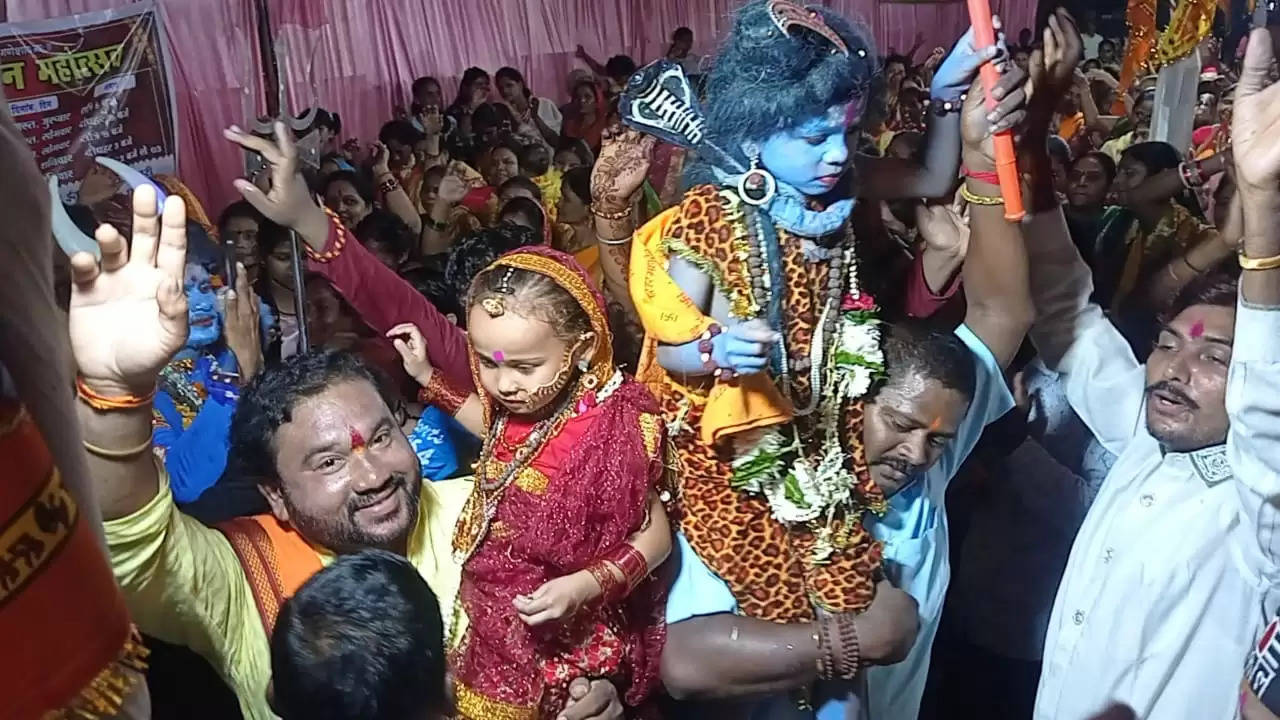 बूढ़ेश्वर महादेव मंदिर प्रांगण में कथा स्थल पर हुई शिव-पार्वती का विवाह, झूमे भक्त