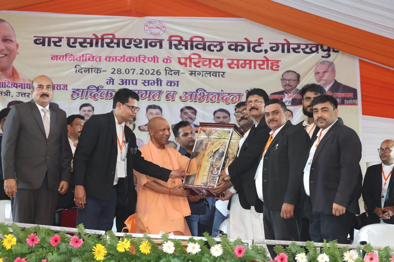 अधिवक्ताओं को कैशलेश इलाज की सुविधा देने को बनाएंगे व्यवस्था : मुख्यमंत्री योगी