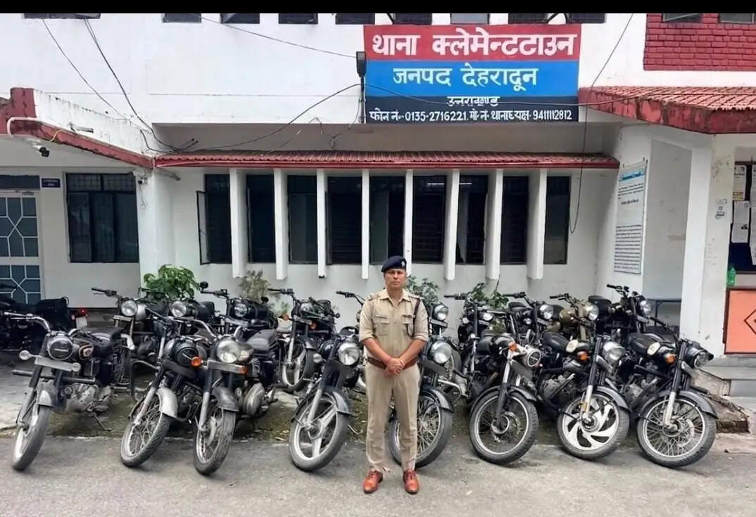 क्लेमेनटाउन में यातायात नियम तोड़ने वालों पर दून पुलिस का शिकंजा