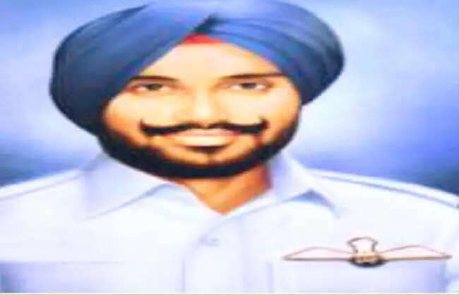 अरविंद केजरीवाल ने फ्लाइंग ऑफिसर निर्मलजीत सिंह सेखों की जयंती पर दी श्रद्धांजलि