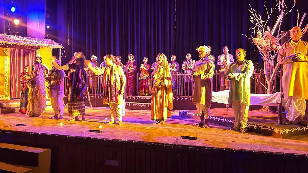 धर्मशाला में ‘बाबूजी’ नाटक मंचन&nbsp;के साथ दो दिवसीय नाट्योत्सव का समापन