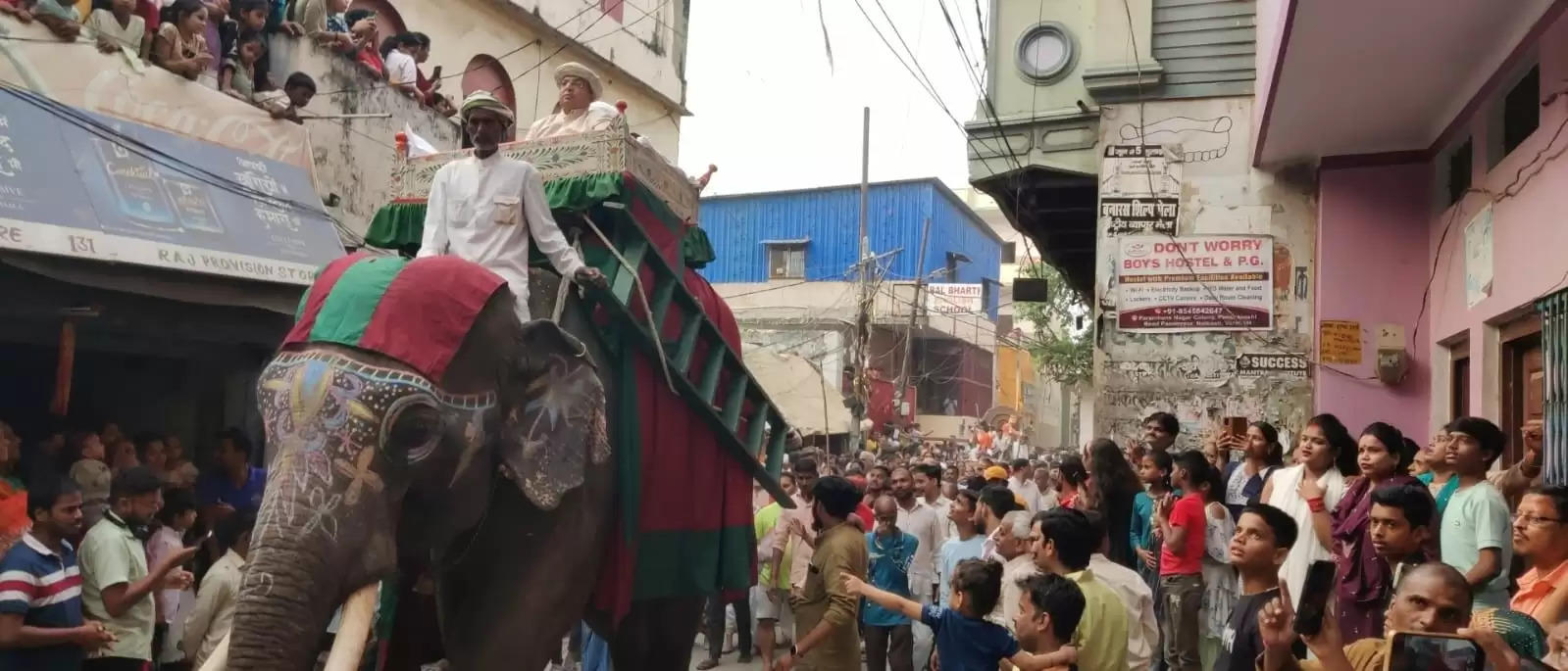 नाटी इमली के ऐतिहासिक भरत मिलाप में चारों भाइयों को गले मिलते देख लाखों लीलाप्रेमियों के नयन सजल