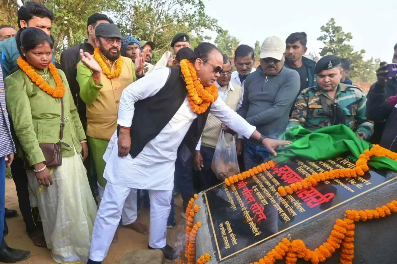 झारखंड के स्वास्थ्य मंत्री ने डायवर्सन निर्माण कार्य का किया शिलान्यास