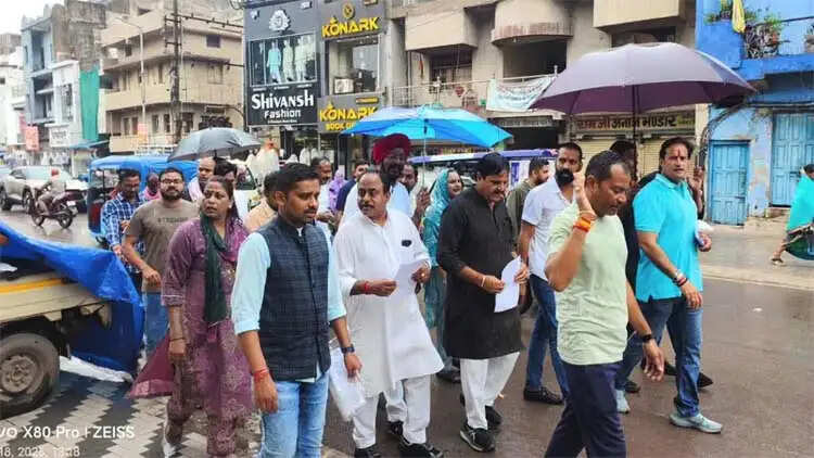 कांग्रेस ने जन अभियान का शुभारंभ कर स्मार्ट मीटर से अवैध वसूली का आराेप लगाते हुए बांटे आवेदन